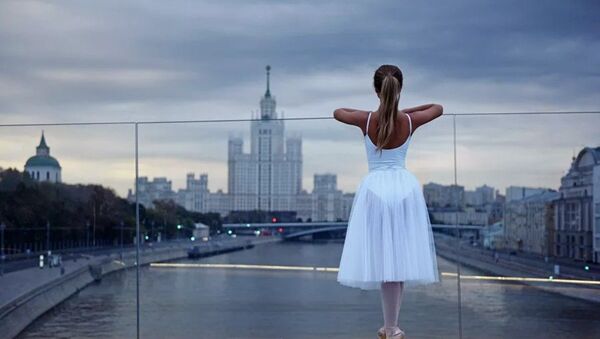 Foto de Valeri Mélnikov presentada en la exposición 'Ballet y arquitectura' - Sputnik Mundo