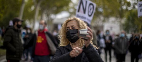 Protesta en Vallecas para exigir más recursos para el sistema de salud pública y contra la desigualdad social  - Sputnik Mundo