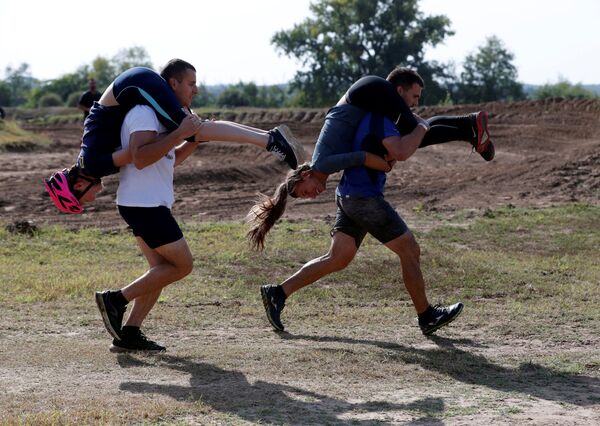 La fortaleza del matrimonio: una carrera deportiva que se premia con cerveza

 - Sputnik Mundo