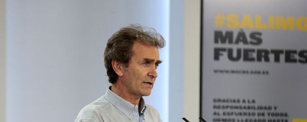 Intervención de Fernando Simón, director del Centro de Coordinación de Alertas y Emergencias Sanitarias en una rueda de prensa - Sputnik Mundo