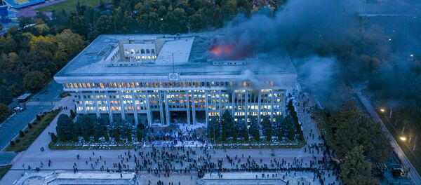 Disturbios en la capital de Kirguistán: ¿elecciones sucias?

 - Sputnik Mundo