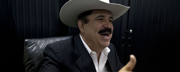 Manuel Zelaya, expresidente de Honduras - Sputnik Mundo