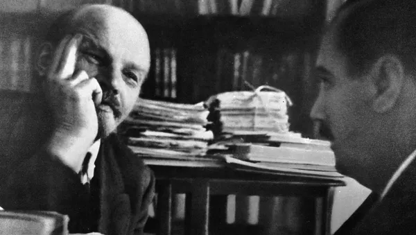 Lenin recibe a H. G. Wells en el Kremlin el octubre de 1920 - Sputnik Mundo