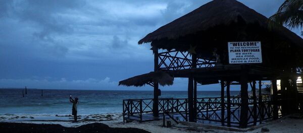 El huracán Delta en el Caribe mexicano - Sputnik Mundo