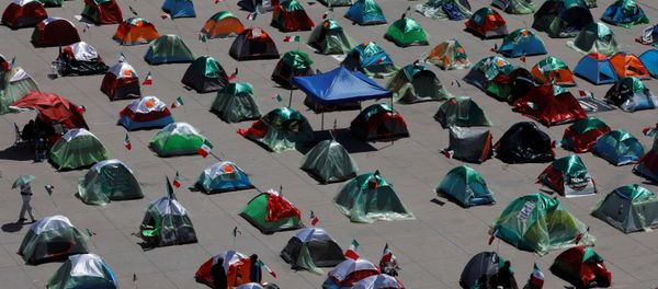 Un plantón en la Plaza de la Constitución del Zócalo de la Ciudad de México Un plantón en la Plaza de la Constitución del Zócalo de la Ciudad de México - Sputnik Mundo