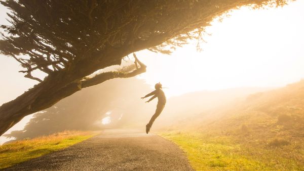 Un hombre volando (imagen referencial) Un hombre volando (imagen referencial) - Sputnik Mundo