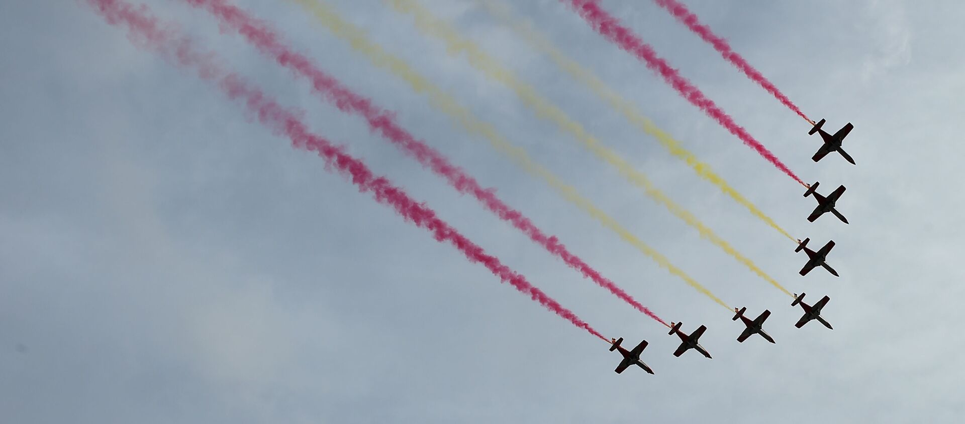 Demostración de la Fuerza Aérea Española, Patrulla Aguila, durante el desfile militar del Día Nacional de España. Madrid, 12 de octubre de 2019 - Sputnik Mundo, 1920, 12.10.2020