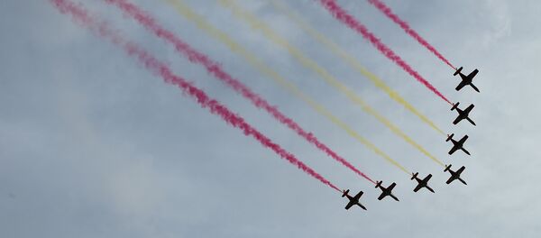 Demostración de la Fuerza Aérea Española, Patrulla Aguila, durante el desfile militar del Día Nacional de España. Madrid, 12 de octubre de 2019 - Sputnik Mundo