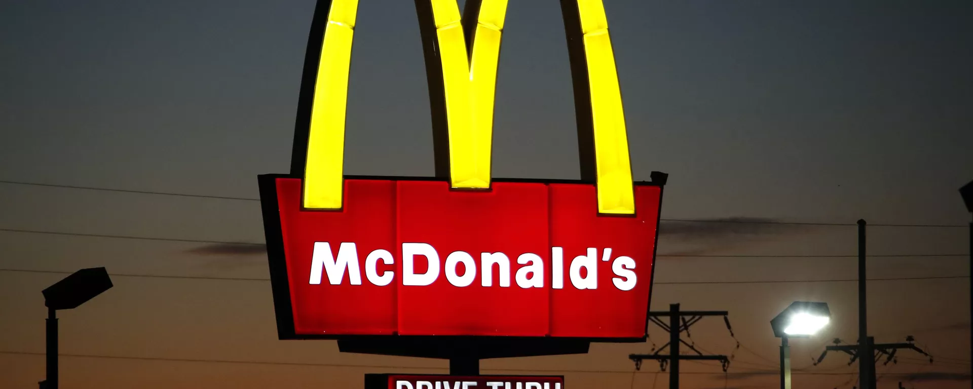 Logo de la cadena de restaurantes de comida rápida McDonald's Logo de la cadena de restaurantes de comida rápida McDonald's - Sputnik Mundo, 1920, 24.08.2021