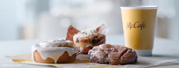 McDonald's apuesta por nuevos productos en un intento de frenar la caída de las ventas McDonald's apuesta por nuevos productos en un intento de frenar la caída de las ventas - Sputnik Mundo