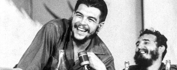 Che Guevara junto a Fidel Castro - Sputnik Mundo