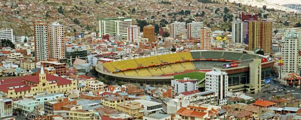 Vista de La Paz, Bolivia, con el estadio Hernando Siles en el centro Vista de La Paz, Bolivia, con el estadio Hernando Siles en el centro - Sputnik Mundo