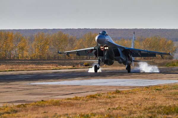 Los pilotos rusos llevan al límite las capacidades de los cazas MiG-31 y Su-35

 - Sputnik Mundo