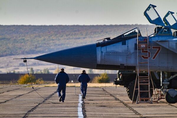 Los pilotos rusos llevan al límite las capacidades de los cazas MiG-31 y Su-35

 - Sputnik Mundo