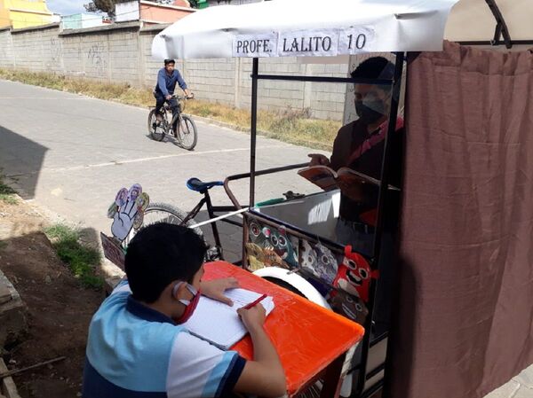 Un triciclo escuela: el profesor Lalito pedalea por la educación en Guatemala - Sputnik Mundo