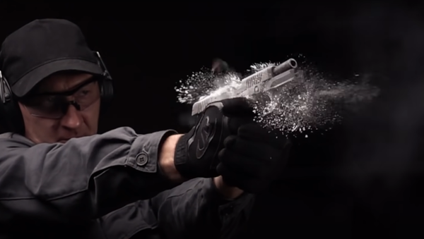 Kalashnikov muestra al detalle la nueva pistola que usarán los policías rusos Kalashnikov muestra al detalle la nueva pistola que usarán los policías rusos - Sputnik Mundo