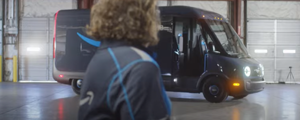 Una furgoneta Rivian de Amazon - Sputnik Mundo