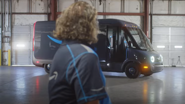 Una furgoneta Rivian de Amazon - Sputnik Mundo