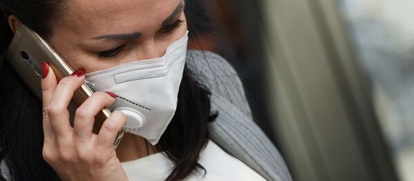Una mujer con mascarilla (imagen referencial) - Sputnik Mundo