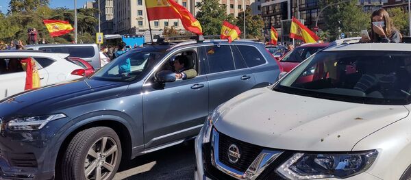 La derecha española protesta por el estado de alarma decretado en Madrid  - Sputnik Mundo