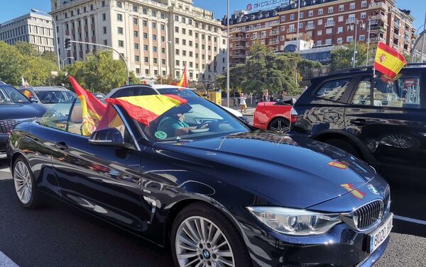 La derecha española protesta por el estado de alarma decretado en Madrid  - Sputnik Mundo