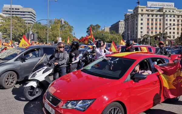 La derecha española protesta por el estado de alarma decretado en Madrid  - Sputnik Mundo