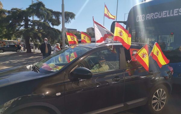 La derecha española protesta por el estado de alarma decretado en Madrid  - Sputnik Mundo