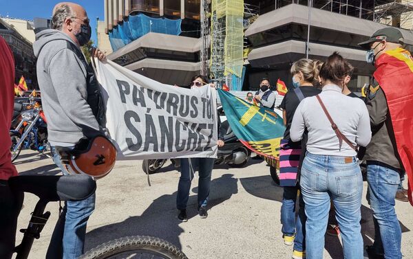 La derecha española protesta por el estado de alarma decretado en Madrid  - Sputnik Mundo