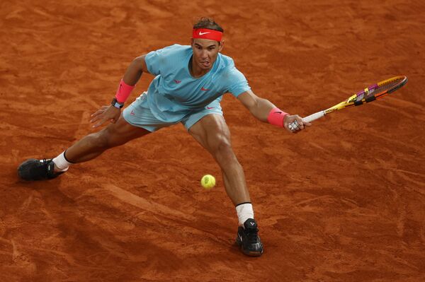 Rafael Nadal durante el enfrentamiento contra Novak Djokovic durante el Roland Garros el 11 de octubre - Sputnik Mundo