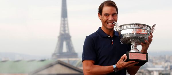 Rafael Nadal con la llamada Copa de los Mosqueteros - Sputnik Mundo