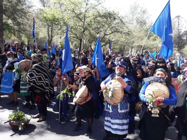 Marcha por la lucha mapuche y el 12 de octubre en Chile - Sputnik Mundo