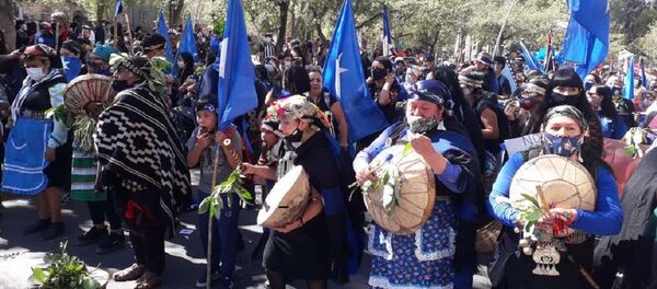 Marcha por la lucha mapuche y el 12 de octubre en Chile Marcha por la lucha mapuche y el 12 de octubre en Chile - Sputnik Mundo