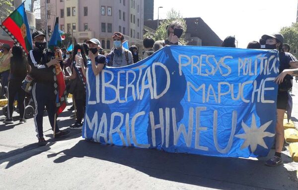 Marcha por la lucha mapuche y el 12 de octubre en Chile - Sputnik Mundo