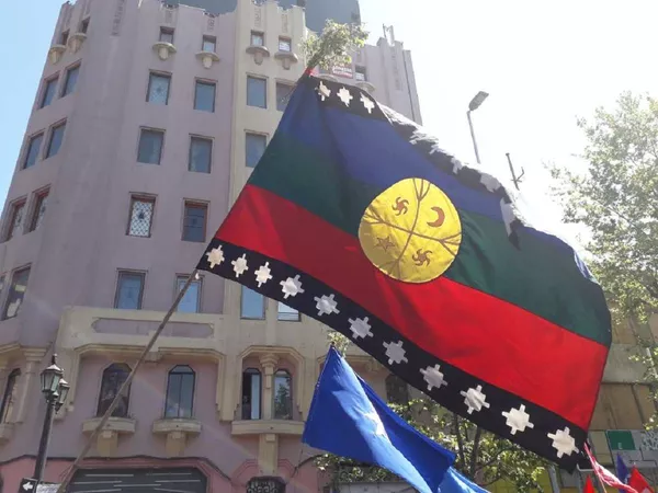 Marcha por la lucha mapuche y el 12 de octubre en Chile - Sputnik Mundo