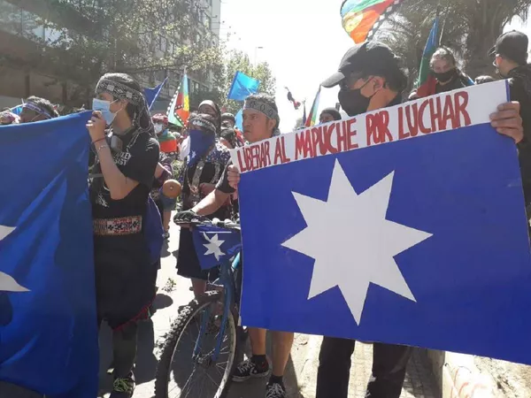 Marcha por la lucha mapuche y el 12 de octubre en Chile - Sputnik Mundo
