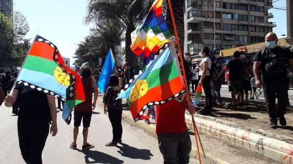 Marcha por la lucha mapuche y el 12 de octubre en Chile - Sputnik Mundo