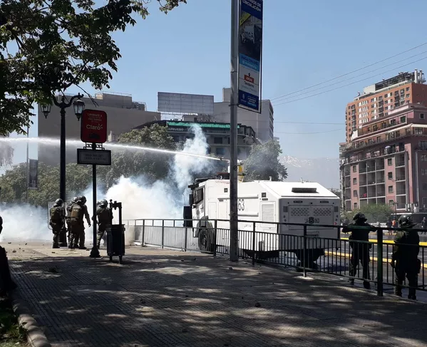 Marcha por la lucha mapuche y el 12 de octubre en Chile - Sputnik Mundo