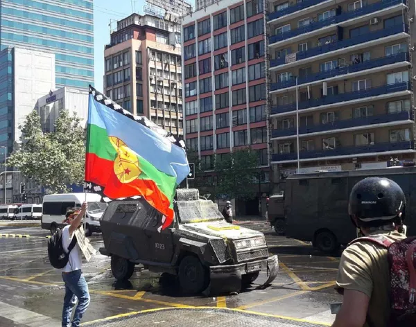 Marcha por la lucha mapuche y el 12 de octubre en Chile - Sputnik Mundo
