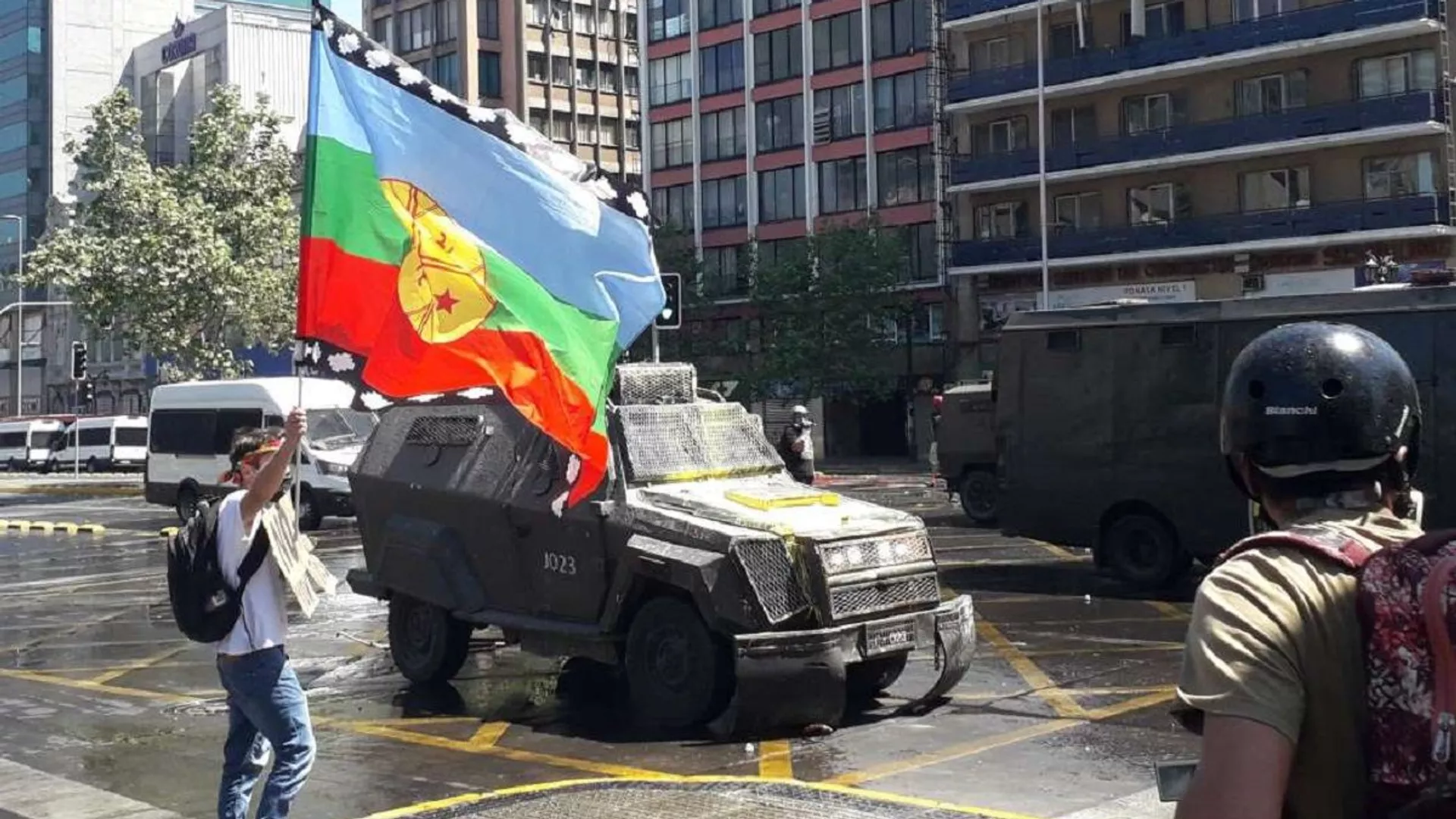 Marcha por la lucha mapuche y el 12 de octubre en Chile