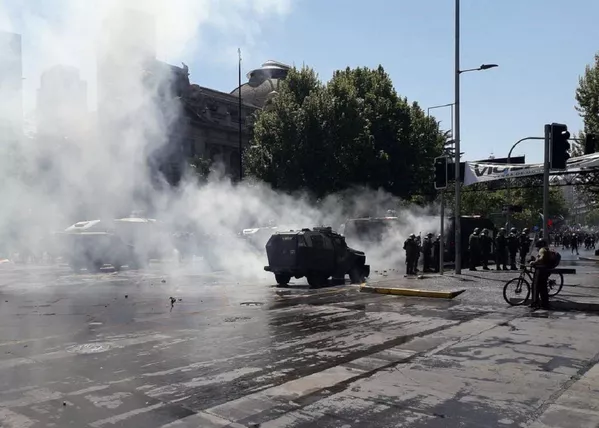 Marcha por la lucha mapuche y el 12 de octubre en Chile - Sputnik Mundo