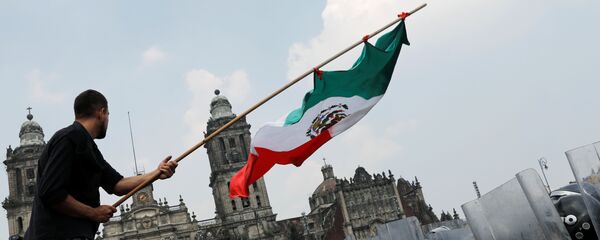 Protesta contra el presidente de México, Andrés Manuel López Obrador - Sputnik Mundo