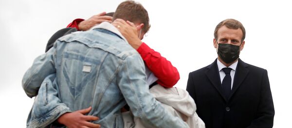 Los familiares celebran la vuelta de la secuestrada Sophie Petronin a Francia - Sputnik Mundo