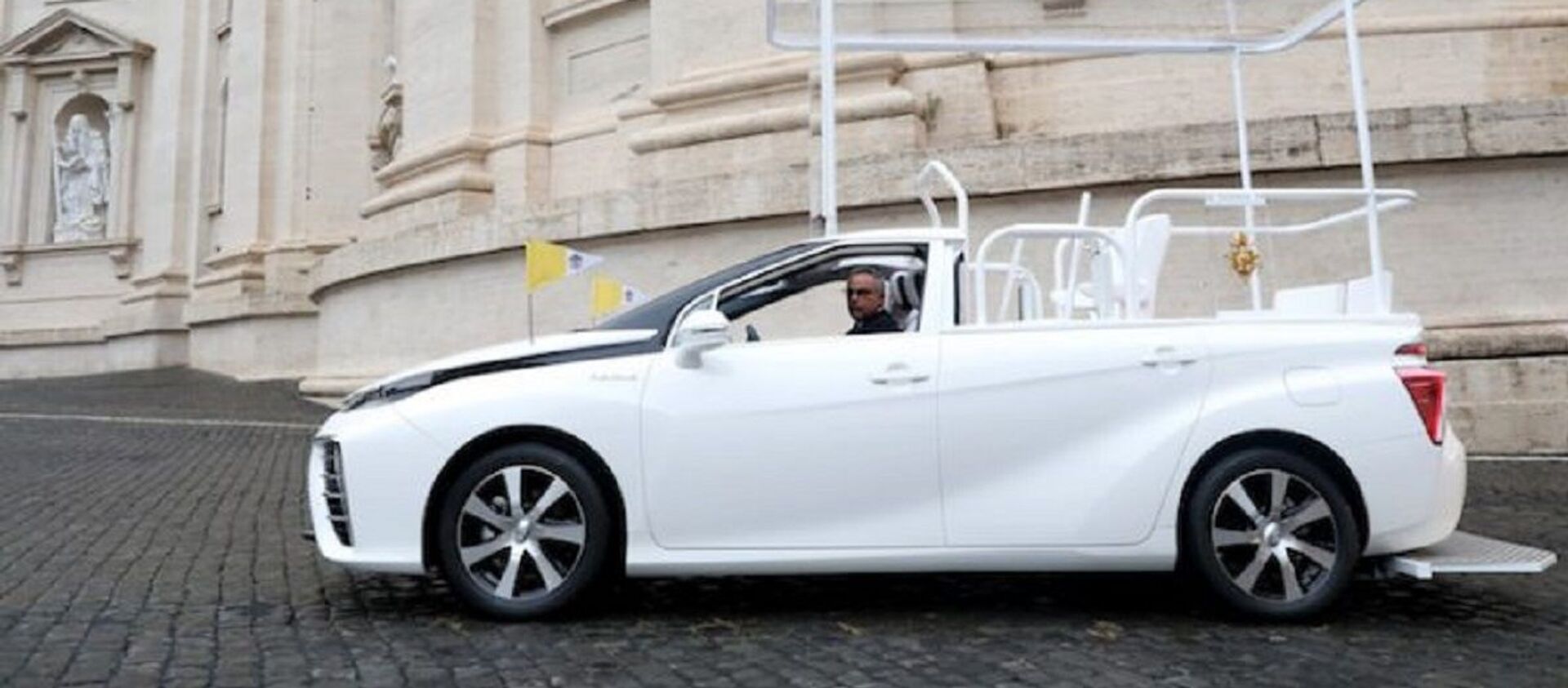 Toyota Mirai, el nuevo papamóvil de hidrógeno  - Sputnik Mundo, 1920, 14.10.2020