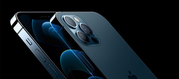 Dos de los modelos del nuevo iPhone 12 - Sputnik Mundo