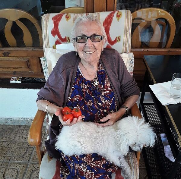 Guerra, colza y COVID-19: la infatigable supervivencia de 'Nina', española de 99 años Guerra, colza y COVID-19: la infatigable supervivencia de 'Nina', española de 99 años - Sputnik Mundo