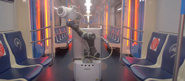 El robot Gardy Metrobot en el metro de Moscú El robot Gardy Metrobot en el metro de Moscú - Sputnik Mundo