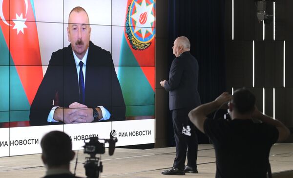 El presidente de Azerbaiyán: Los armenios mueren en la tierra que su Gobierno quiere mantener ocupada El presidente de Azerbaiyán: Los armenios mueren en la tierra que su Gobierno quiere mantener ocupada - Sputnik Mundo