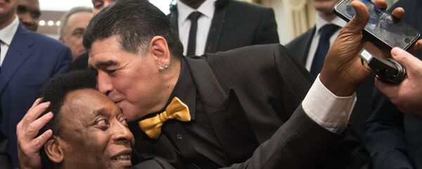 Pelé y Maradona - Sputnik Mundo