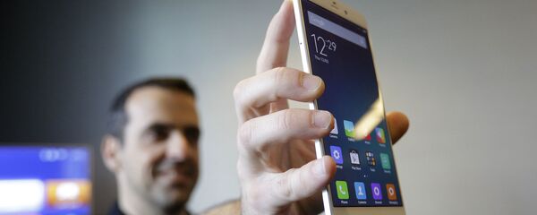 Un teléfono de Xiaomi, referencial - Sputnik Mundo