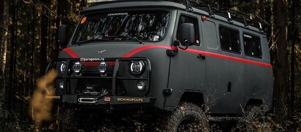 El inusual tuning de furgoneta UAZ-452 - Sputnik Mundo